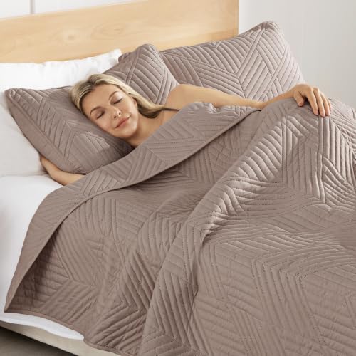 Exclusivo Mezcla Ultrasonic King Quilt Bedding Set, Taupe