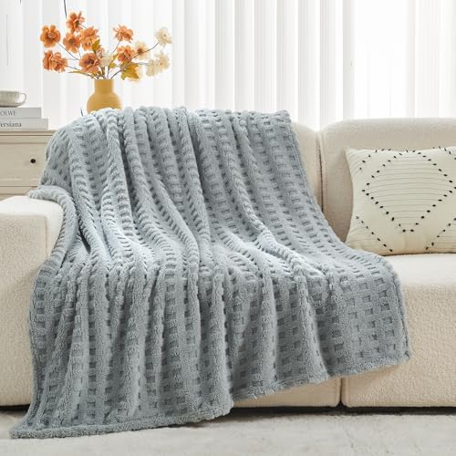 NEWCOSPLAY 3D Waffle Checkered Flannel Throw Blanket, Light Grey