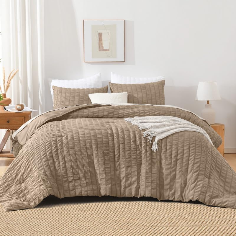 AveLom Taupe Seersucker King Comforter Set (104x90 inches), 3
