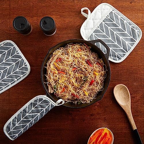Okuna Outpost Heat-Resistant Pot Holders for Kitchen - Dual-Pocket