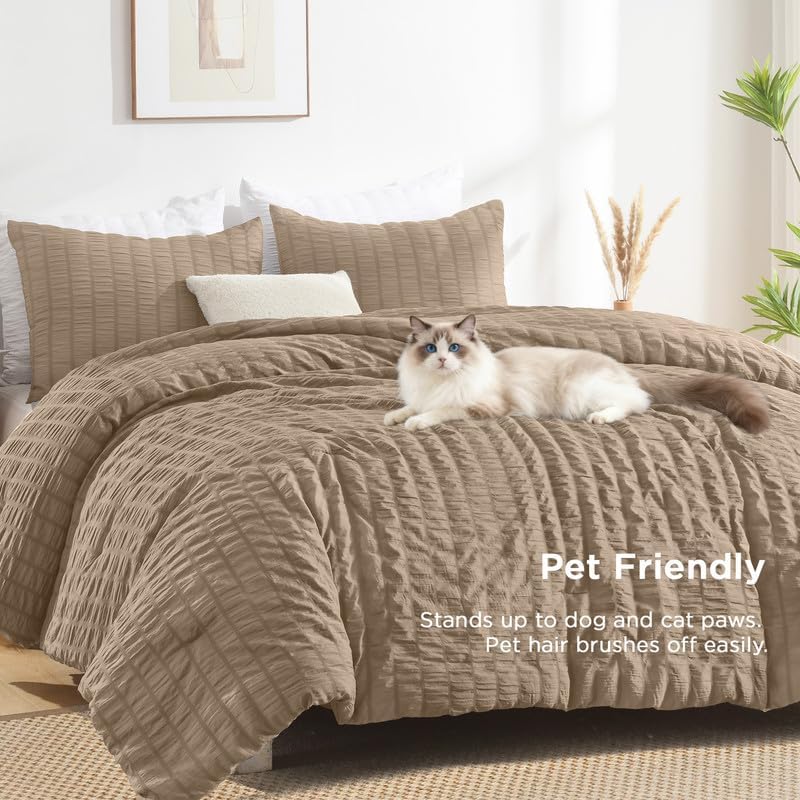 AveLom Taupe Seersucker King Comforter Set (104x90 inches), 3