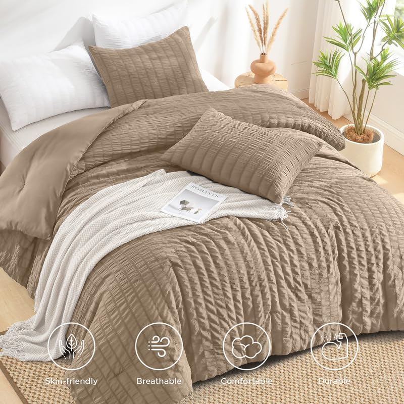 AveLom Taupe Seersucker King Comforter Set (104x90 inches), 3